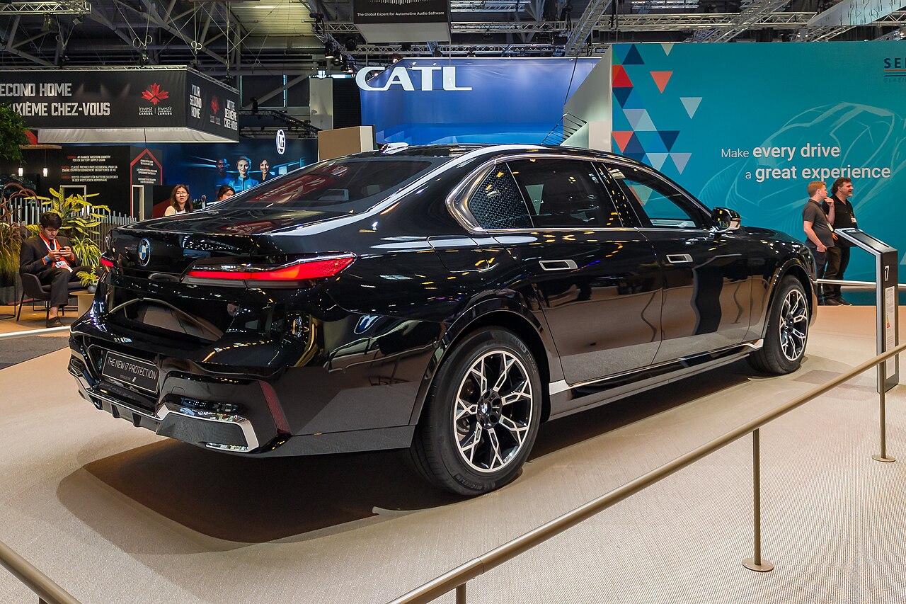 BMW i7