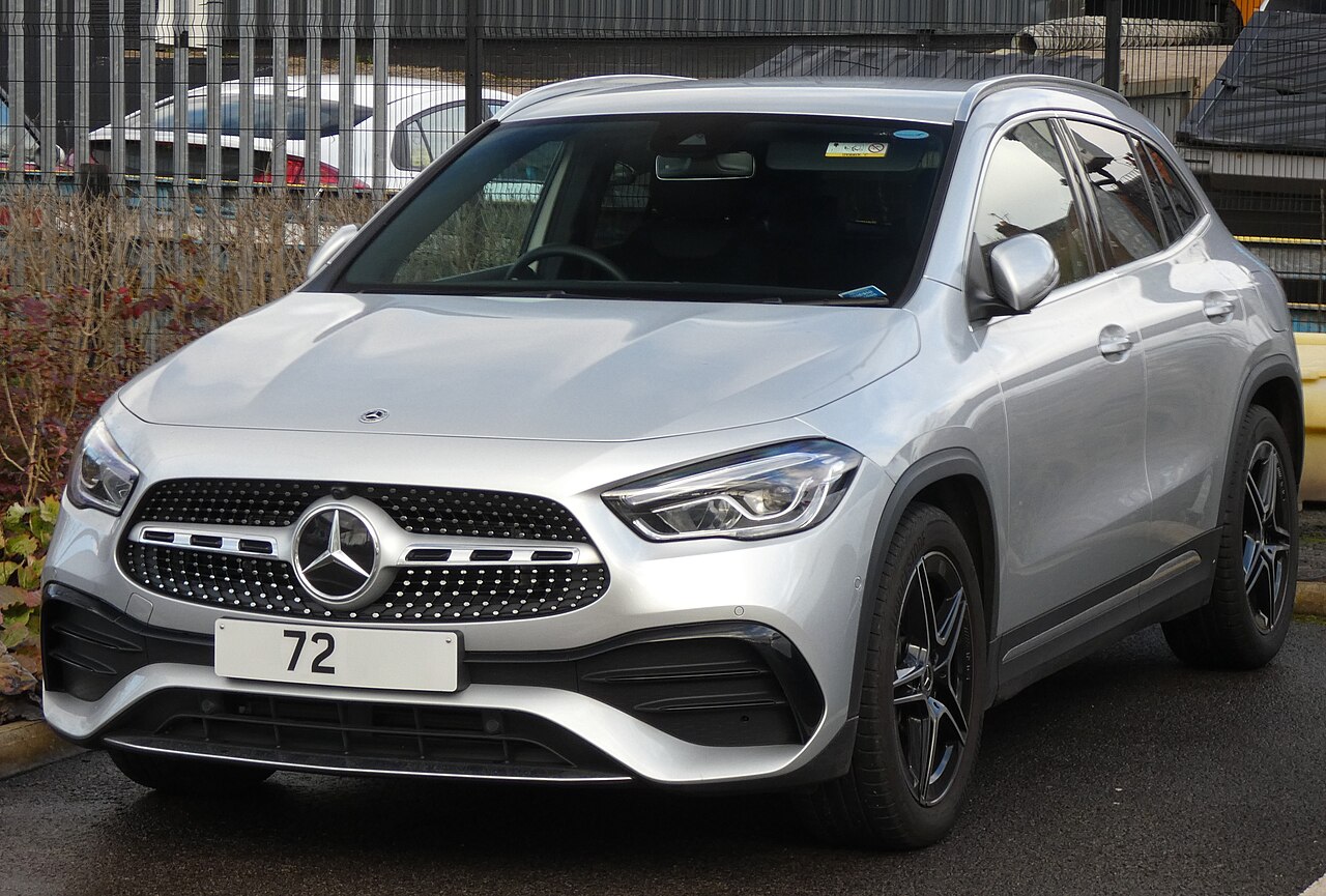 MERCEDES-BENZ GLA200