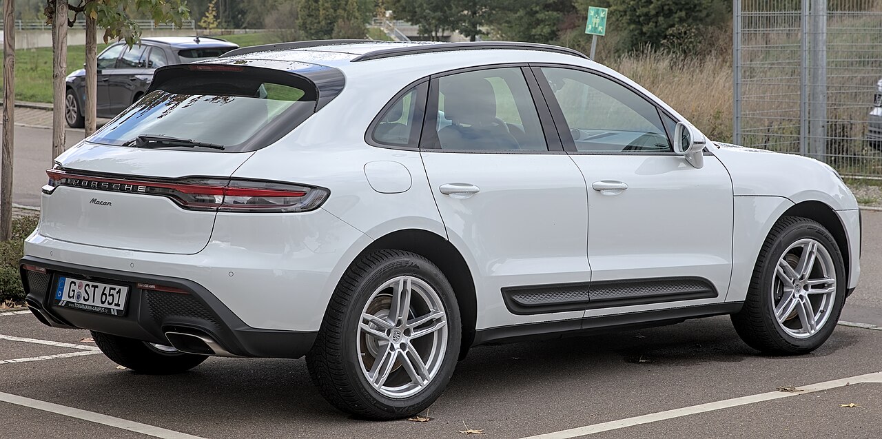 PORSCHE MACAN