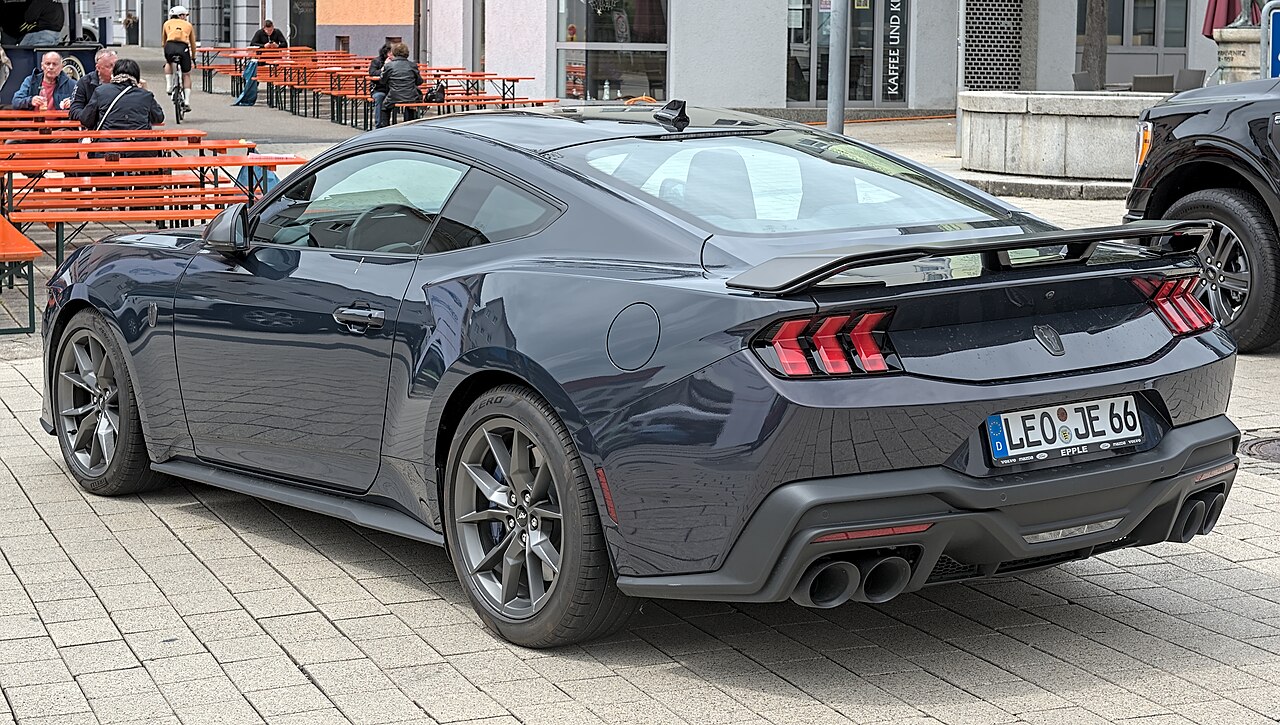 FORD Mustang Dark Horse