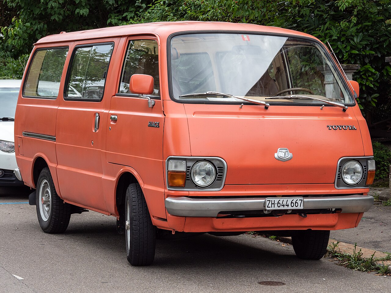 TOYOTA HIACE