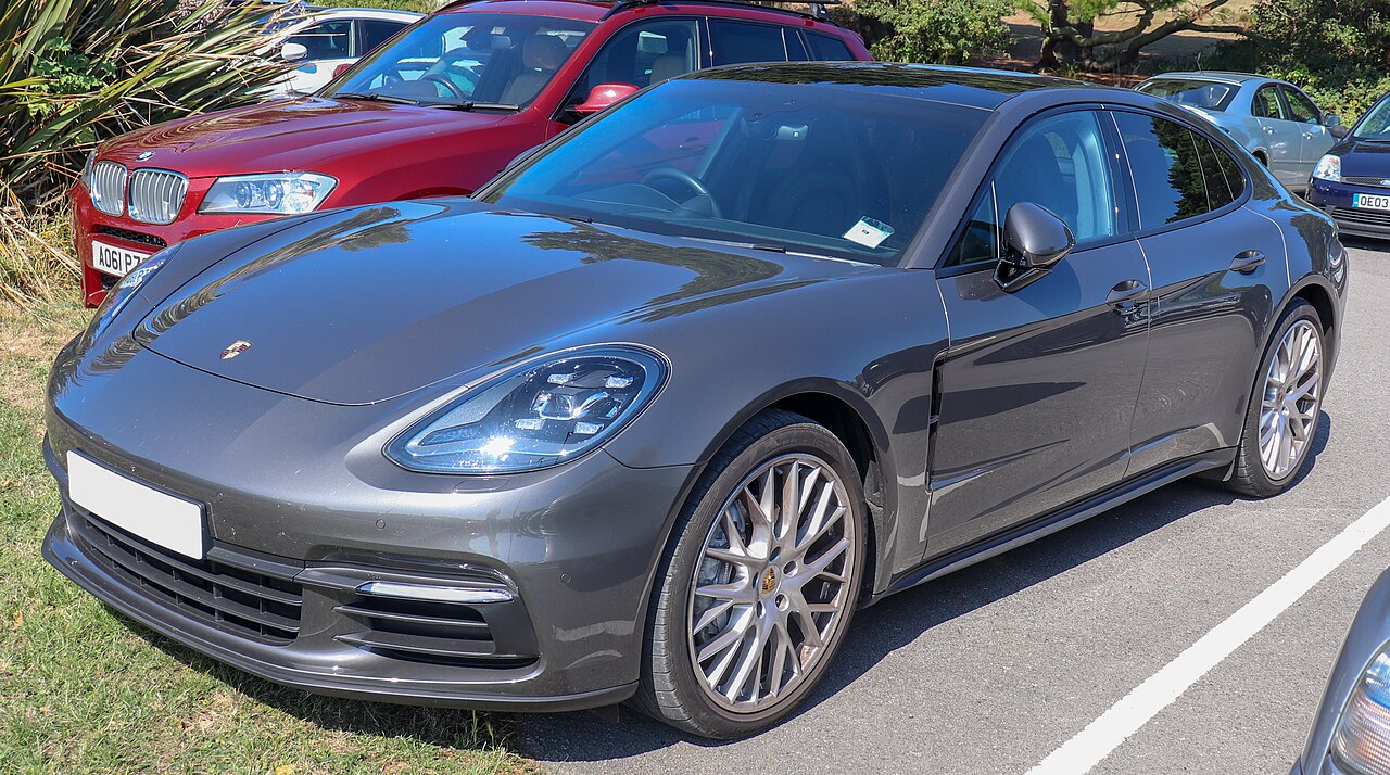 PORSCHE Panamera